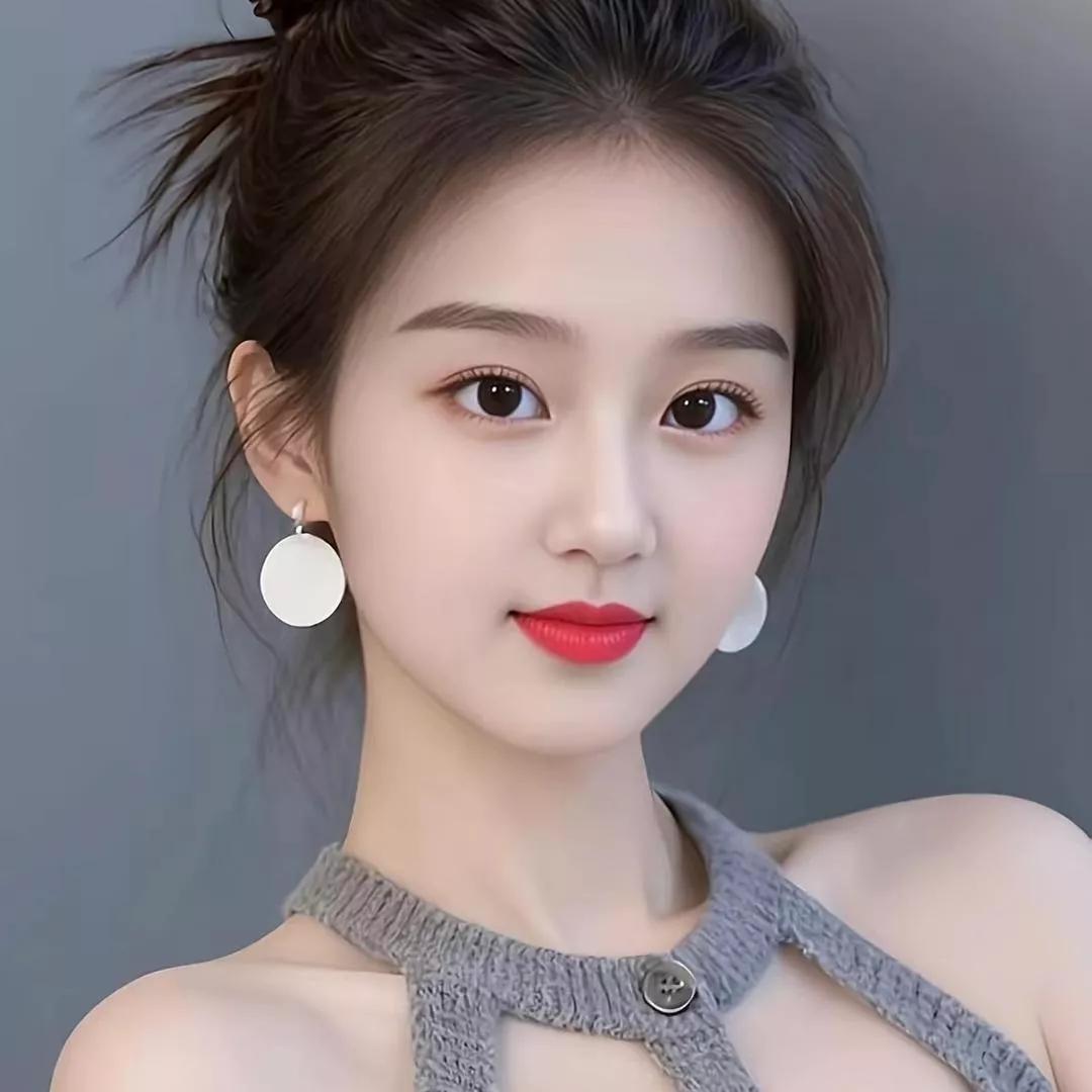 甜美少女风，优雅妆容，时尚穿搭甜美系少女穿搭 清透少女感妆容 粉嫩少女风穿搭 粉