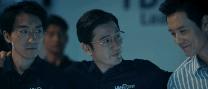 #我们现在的生活就是赤热续集#妈呀这样联想一下好像真的是呢，如果赤热有第二部那我