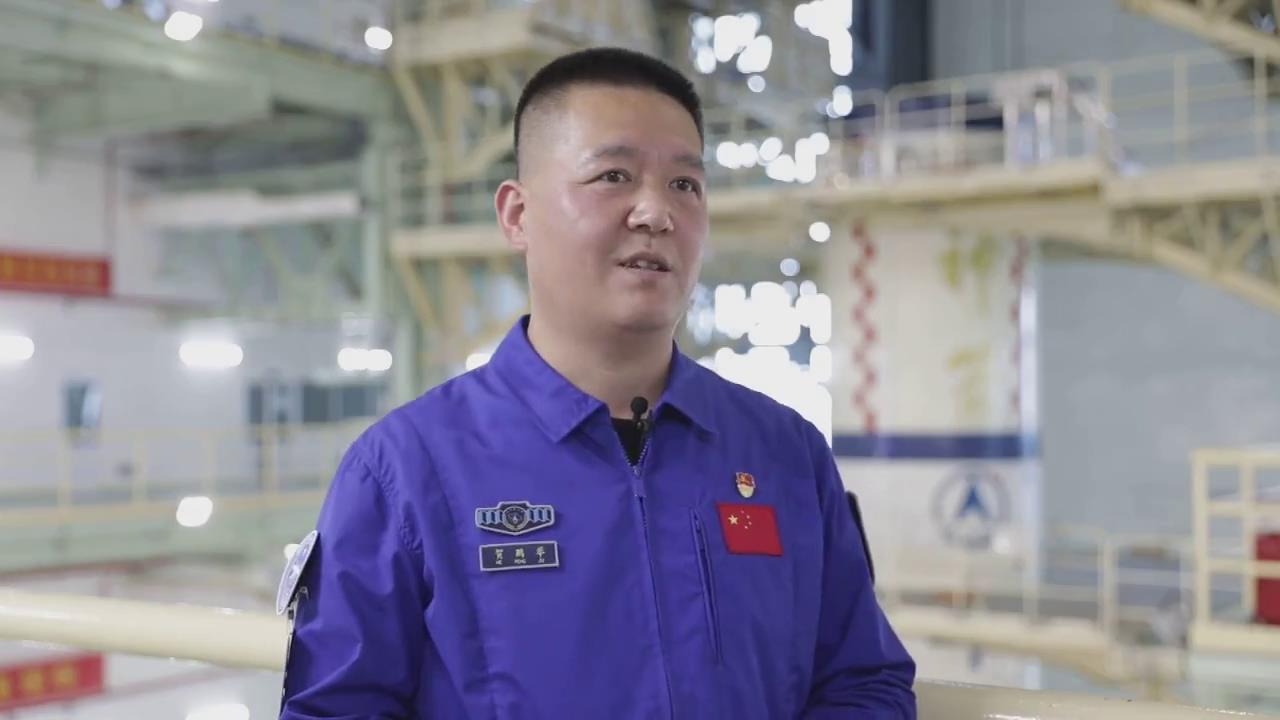 神舟十七号飞船具备10天内实施应急发射能力，船箭均已处于待命状态长征2F遥十七火