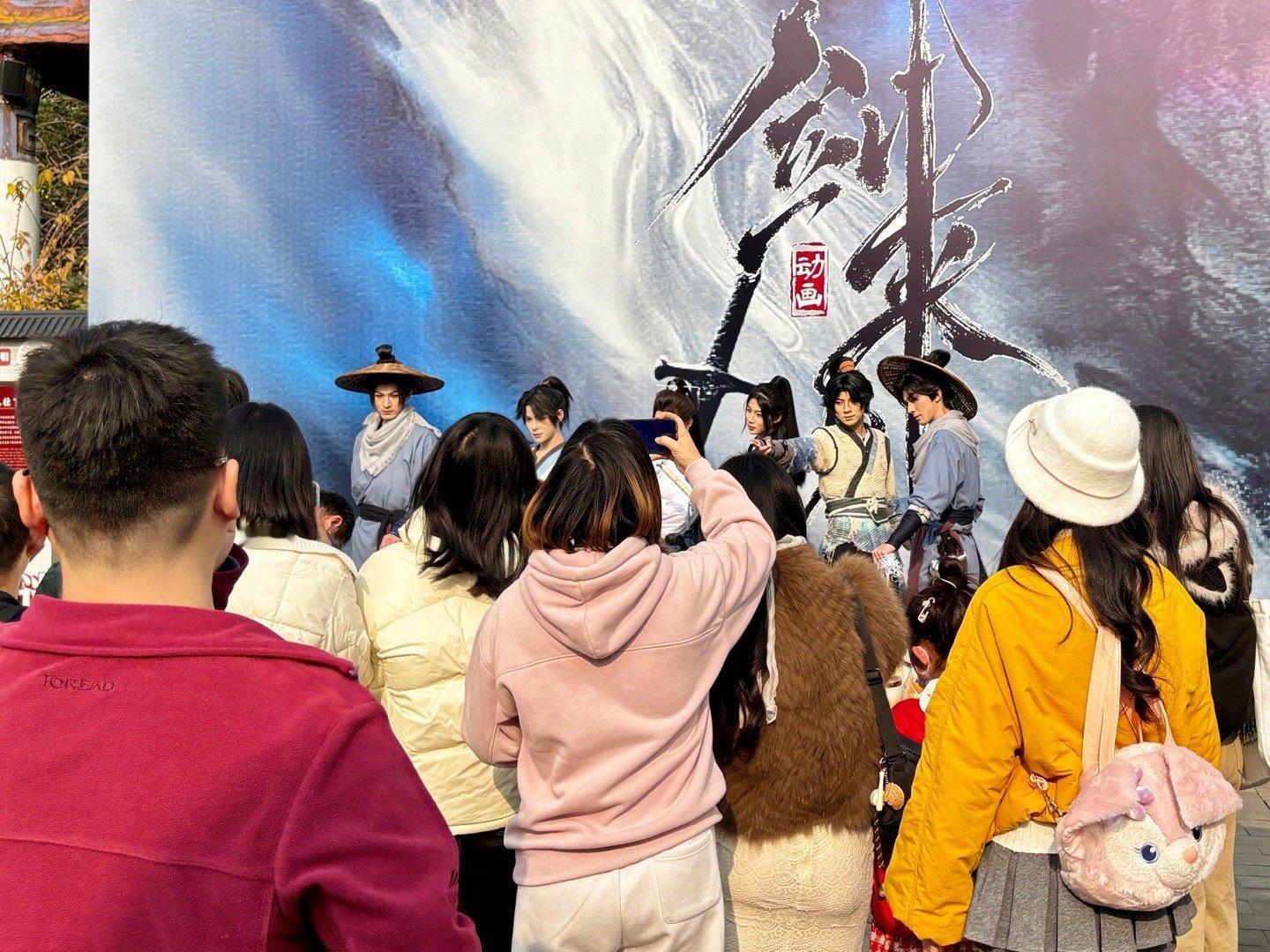 阿良从剑来猛到成都 阿良的排面直接拉满！带着狗狗大队占领成都欢乐谷，和陈平安宁姚