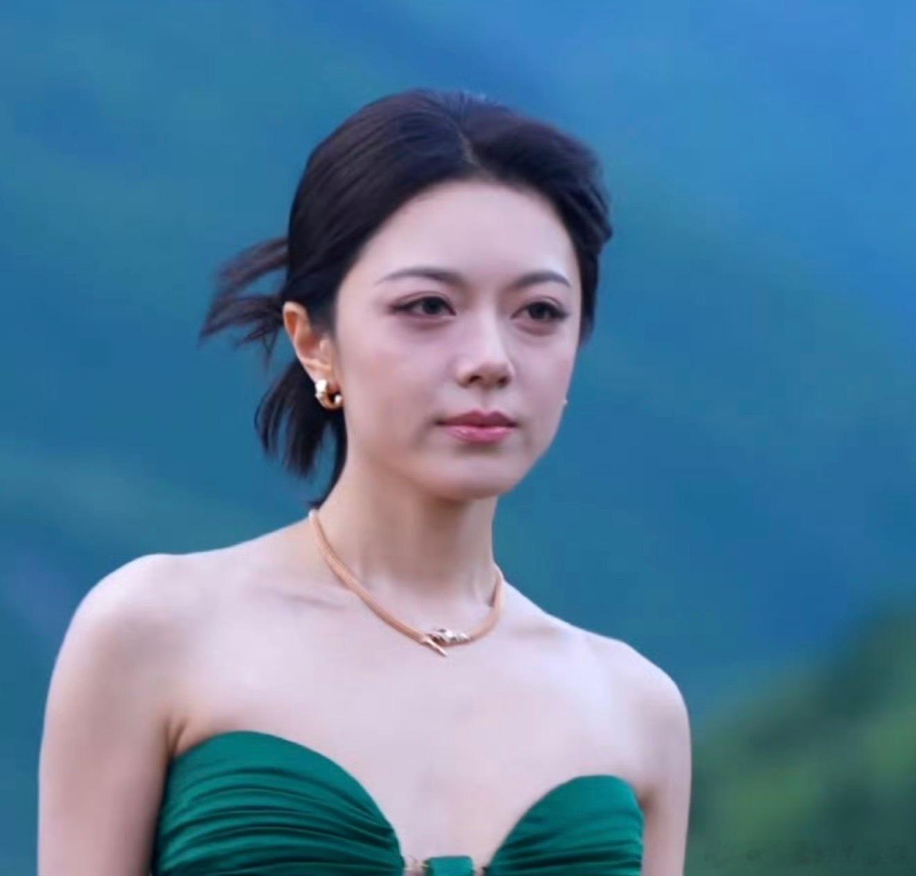 赵今麦今天状态也是黑眼圈好重 