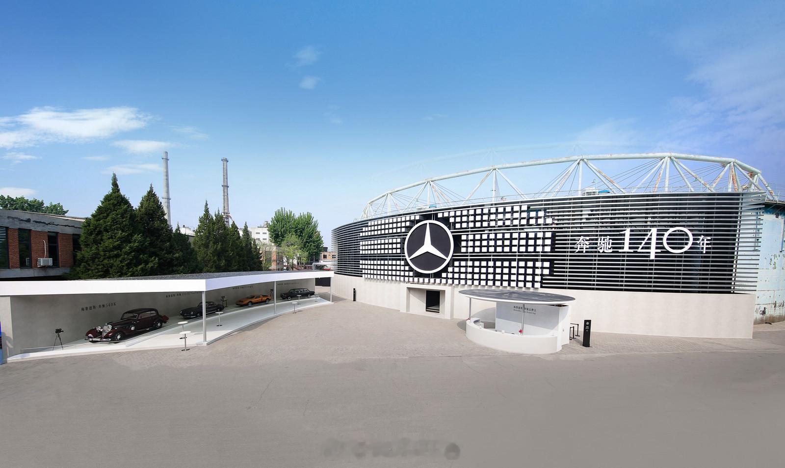 全新奔驰纯电GLC奔驰140年  本届车展，恰逢品牌140周年，奔驰在顺义馆E4