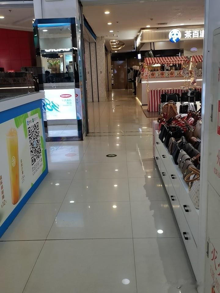 干销售这么多年，现在是非常的大危机感，别说买货没有人，大白天的连逛的人都看不见几