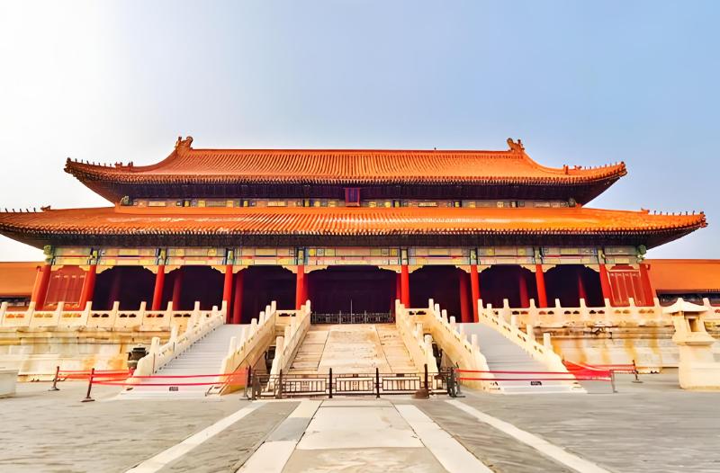 故宫缺钱到了什么地步，似乎永远入不敷出？故宫每年门票收入近8亿，文创收入大约15