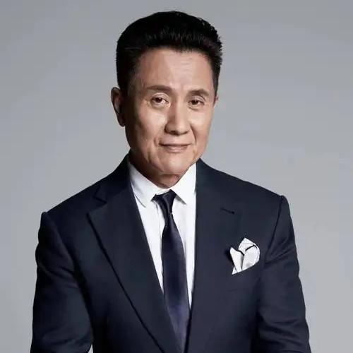 演员孙淳说：“当年，《人间正道是沧桑》筹拍之际，瞿恩这个角色的第一演员人选，并不