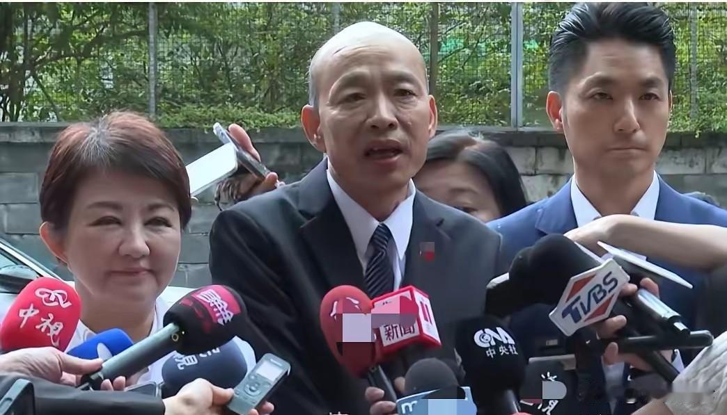 国民党三大天王同台，卢秀燕高调、蒋万安低调！日前，被称为国民党三大天王的卢秀燕、