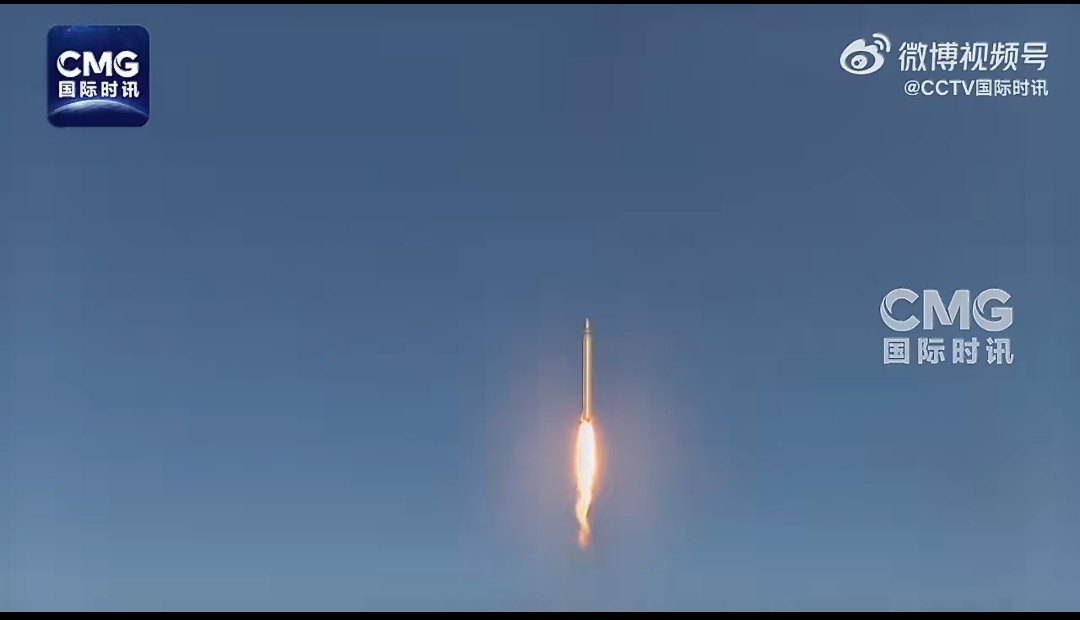 伊朗导弹击中以色列海法炼油厂｜美伊以冲突 昨天，以色列海法的天际线被黑烟笼罩。伊