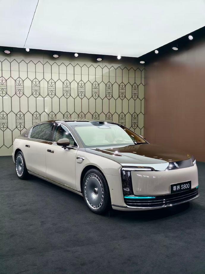 2026款的新S800比旧款好看啊
这个拼色设计真心不错，
激光雷达有更新，将会
