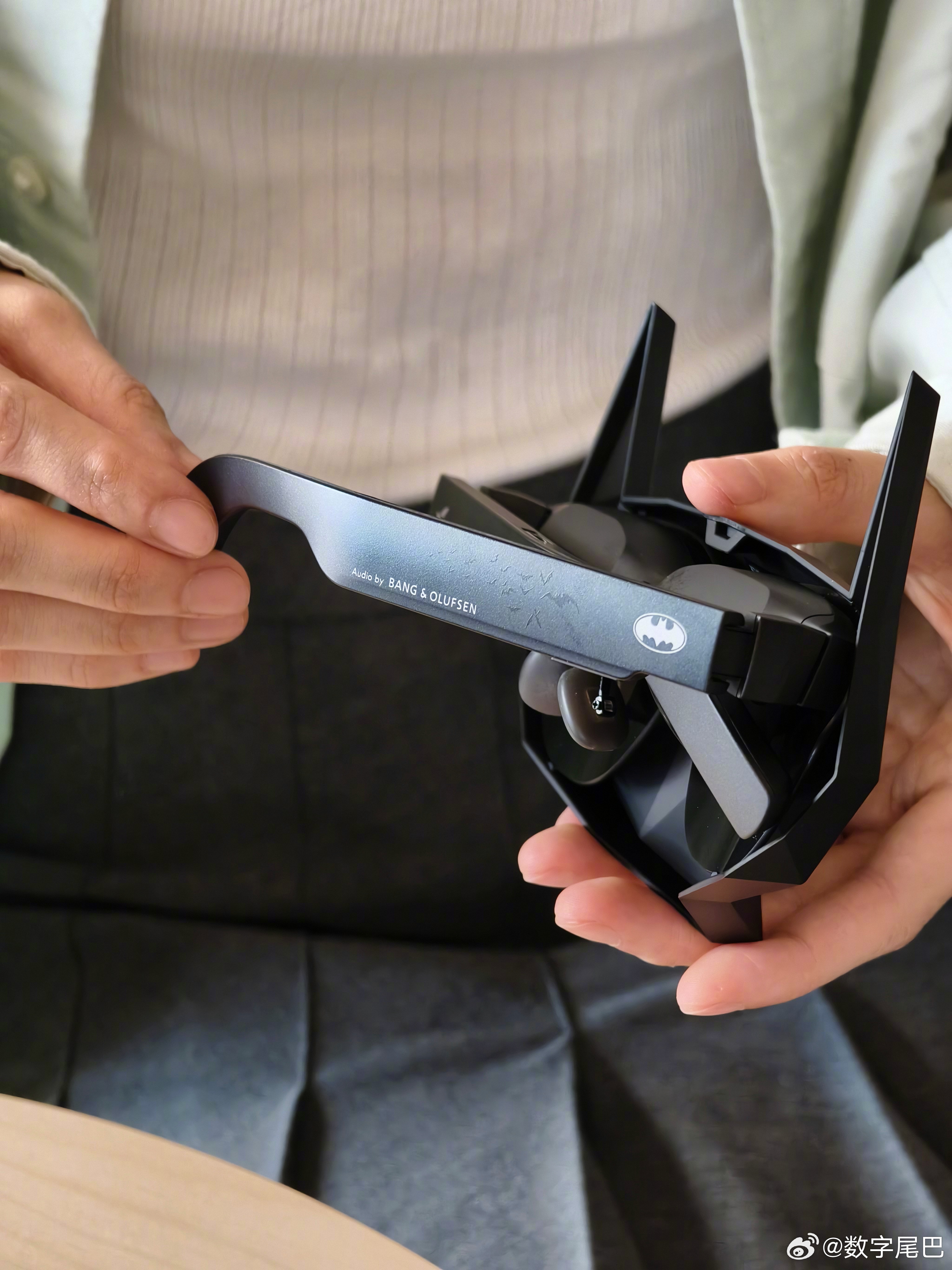 雷鸟 Air 4 Pro 蝙蝠侠限定版开箱咯～整体走 DC 黑暗骑士风格，哑光黑