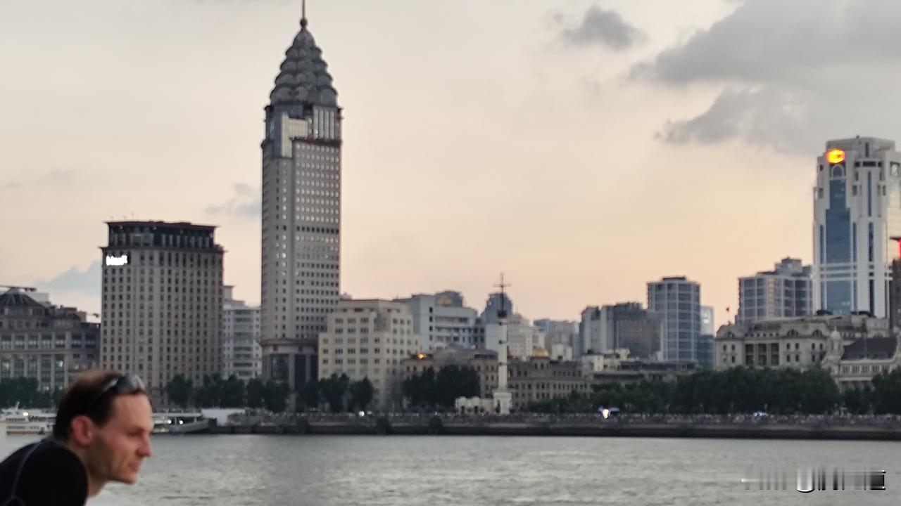 眺望外滩景色美！