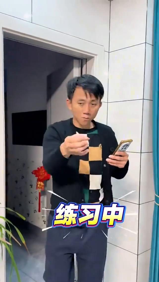 练习中。掐脖吻，稳了。