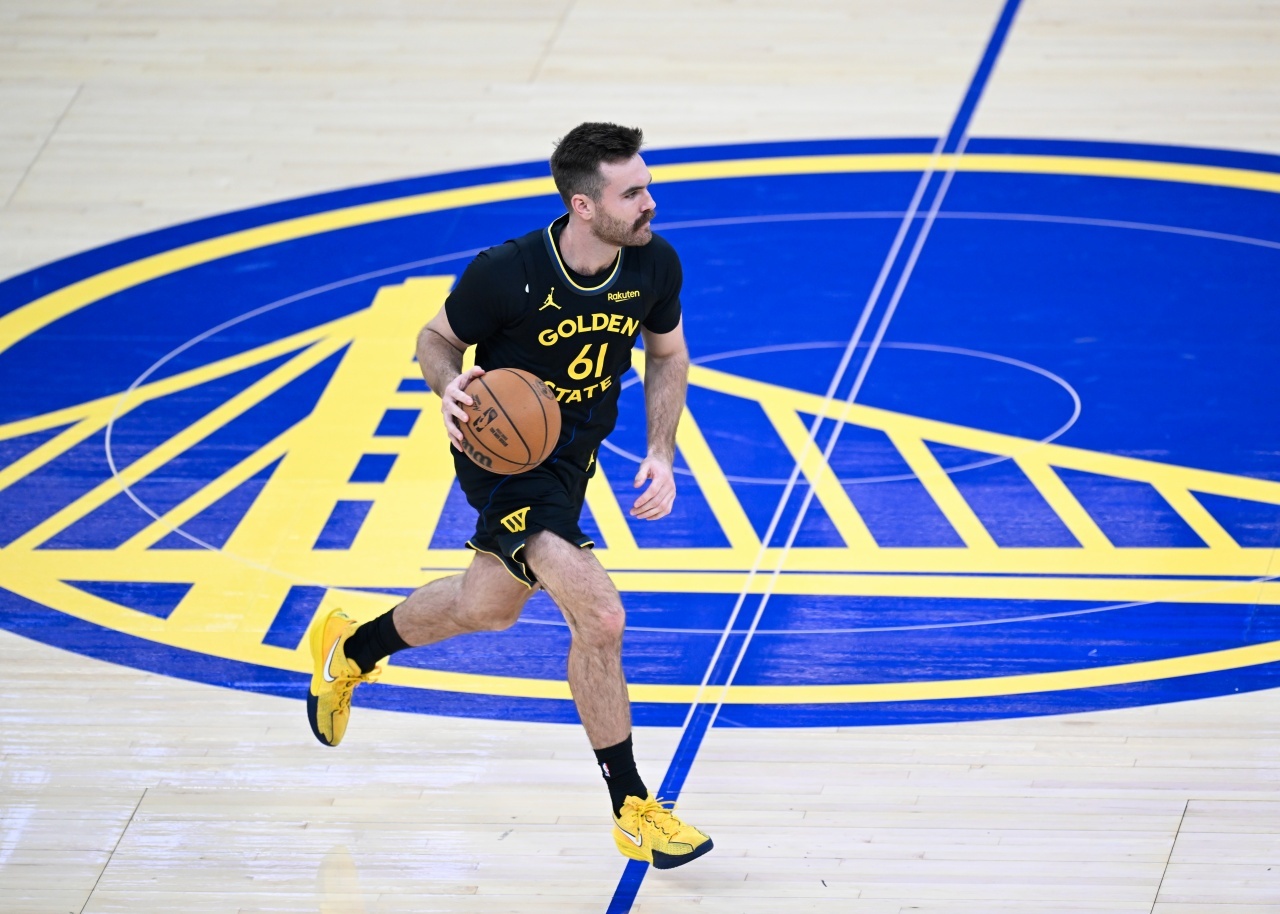 科尔￼做客湾区电台节目《95.7 The Game》谈库里复出后和斯潘塞的配合?