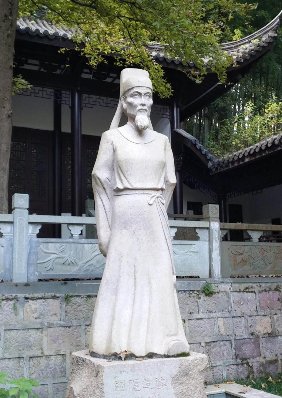 晚唐时期，宰相郑畋的女儿，迷恋上了数次落榜的穷诗人罗隐。郑畋爱女心切，请罗隐来家