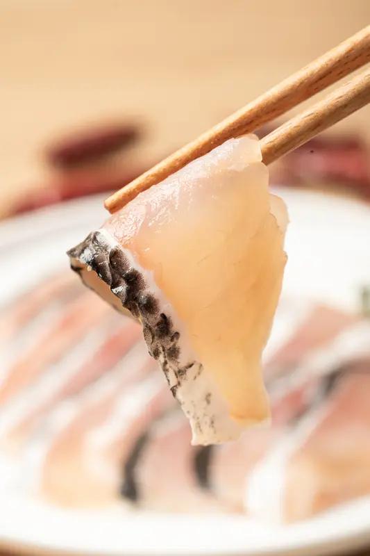 “太缺德了！”辽宁这事儿，真让人无语。一男子吃鱼火锅，入座3分钟锅就上桌，一小时