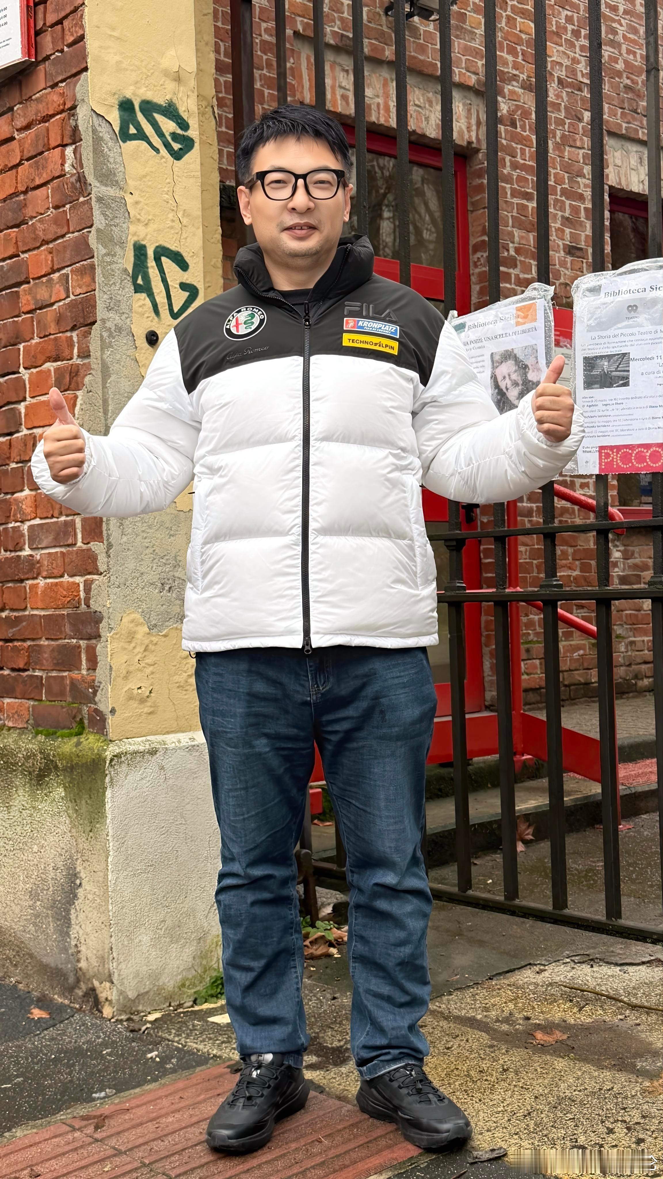 这几天米兰的天气是忽冷忽热，冷的时候还是得需要穿羽绒服。这次带到米兰来的是FIL