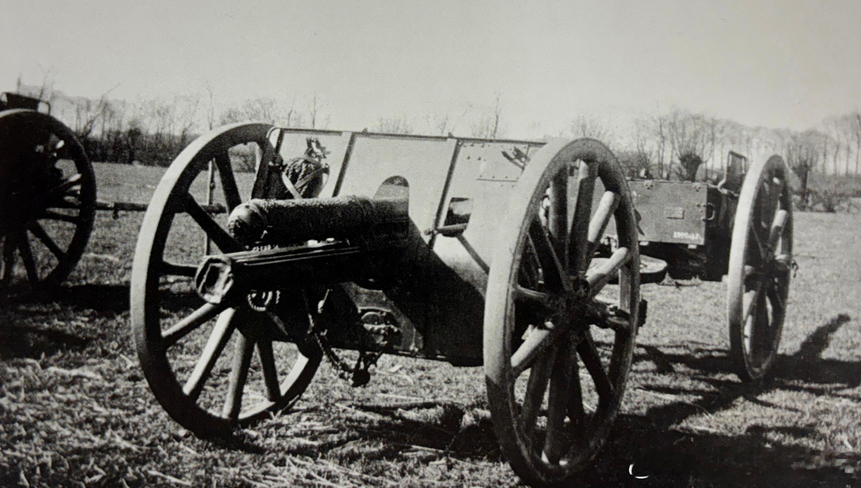 1919年在德国Cologne附近英国第4炮兵团E连的13磅MkI骑炮军事历史全