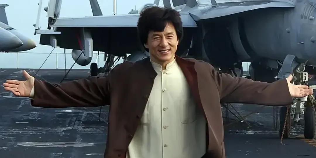 成龙1979年刚签嘉禾就拿480万天价片酬，转身给成家班七兄弟每人买一块镶钻劳力