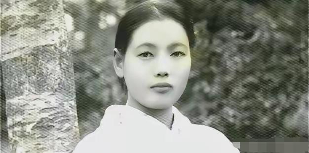 1945年，中国远征军在缅甸，俘获几十名日军溃兵，团长原欲枪毙全部战俘。

然而