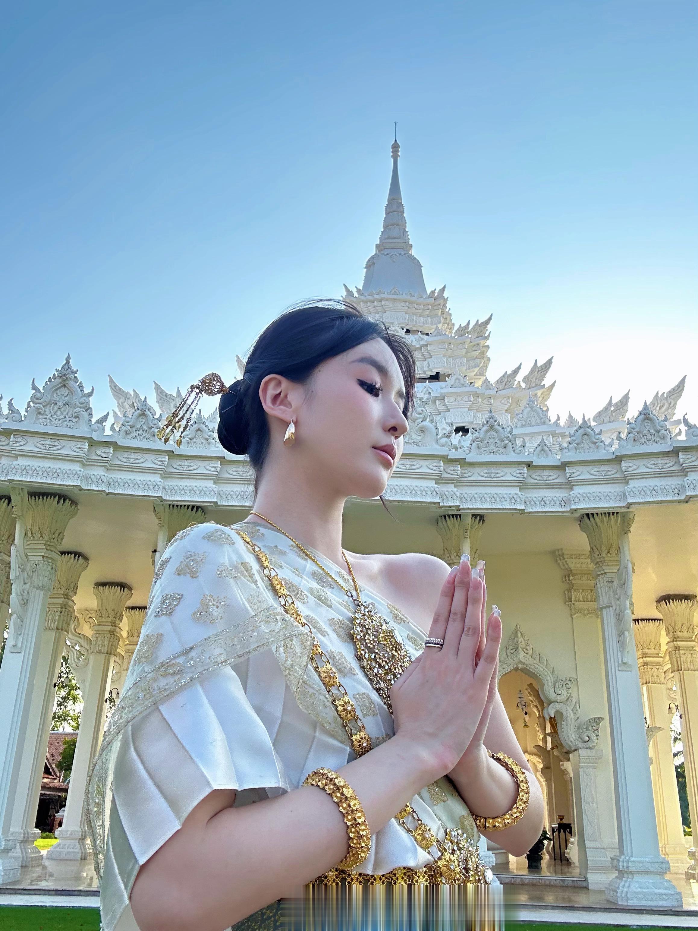 滴！一日泰服体验卡🇹🇭就是说这身也泰适合我了吧！  ​​​