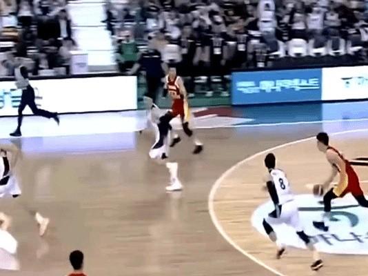 看得出来，张镇麟对自己这次失误感到非常懊恼。

作为即将27岁的老将，他有3冠、