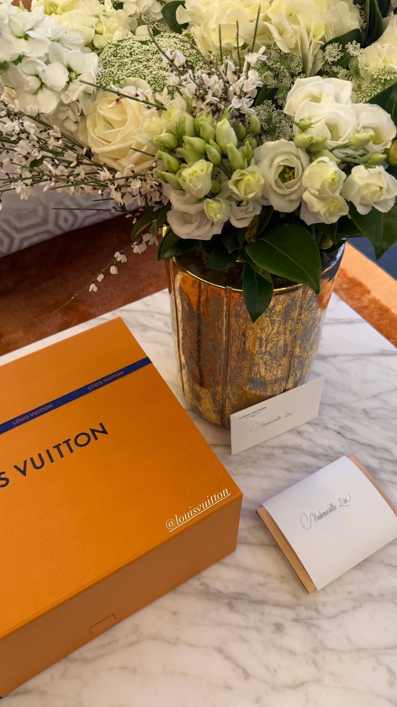 260310 Lisa更新IG STORY✨期待莎待会儿的大秀造型🤩🤩 