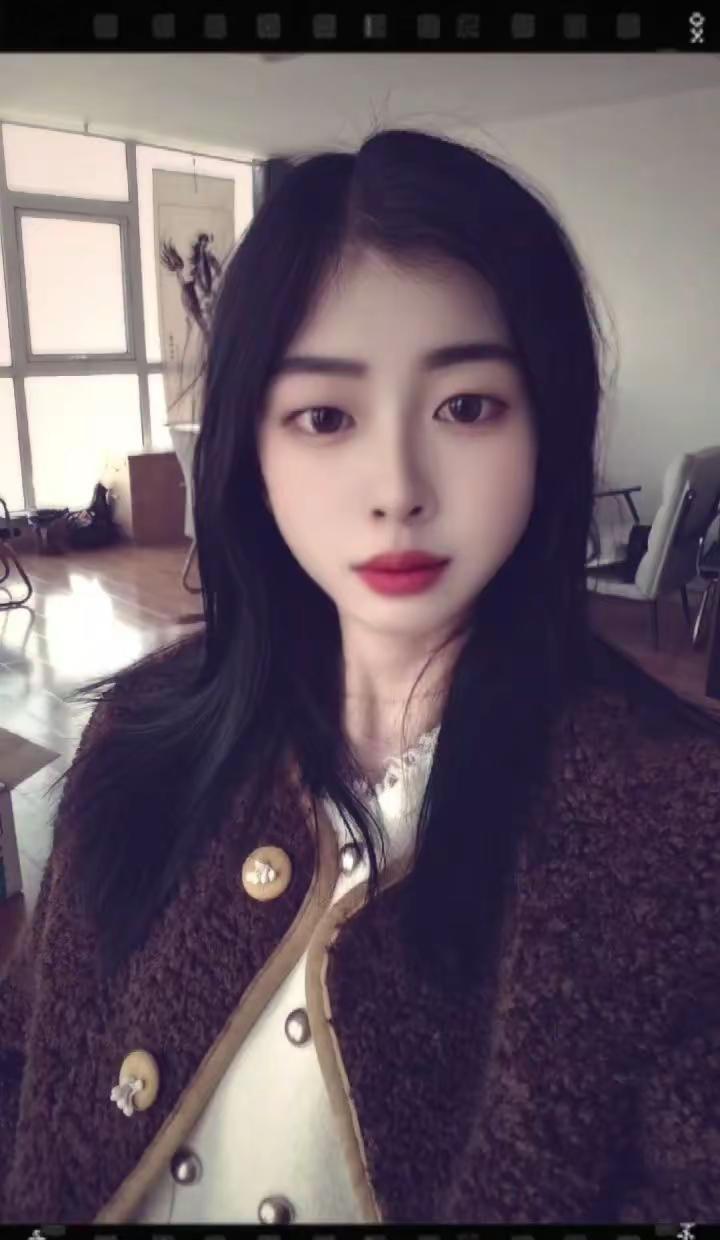 做个温暖的人，以最大的平静，去爱我们不确定的生活，人静，心安，物简，知足。