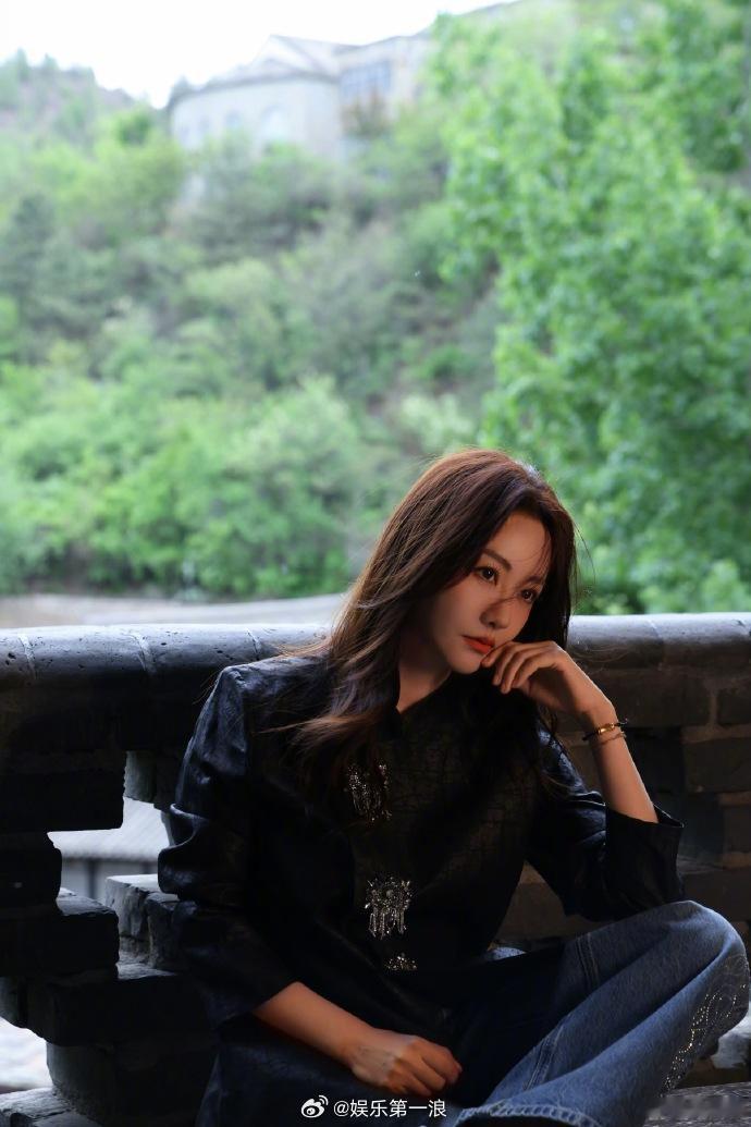 朱一龙为杨蓉庆生：“杨老师，生日快乐！愿自由明媚，快乐无忧。 ”