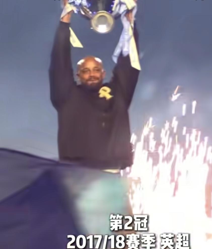 海港届时也可以效仿曼城的方式欢送穆斯卡特！我们看到曼城为了感谢瓜迪奥拉10年的付