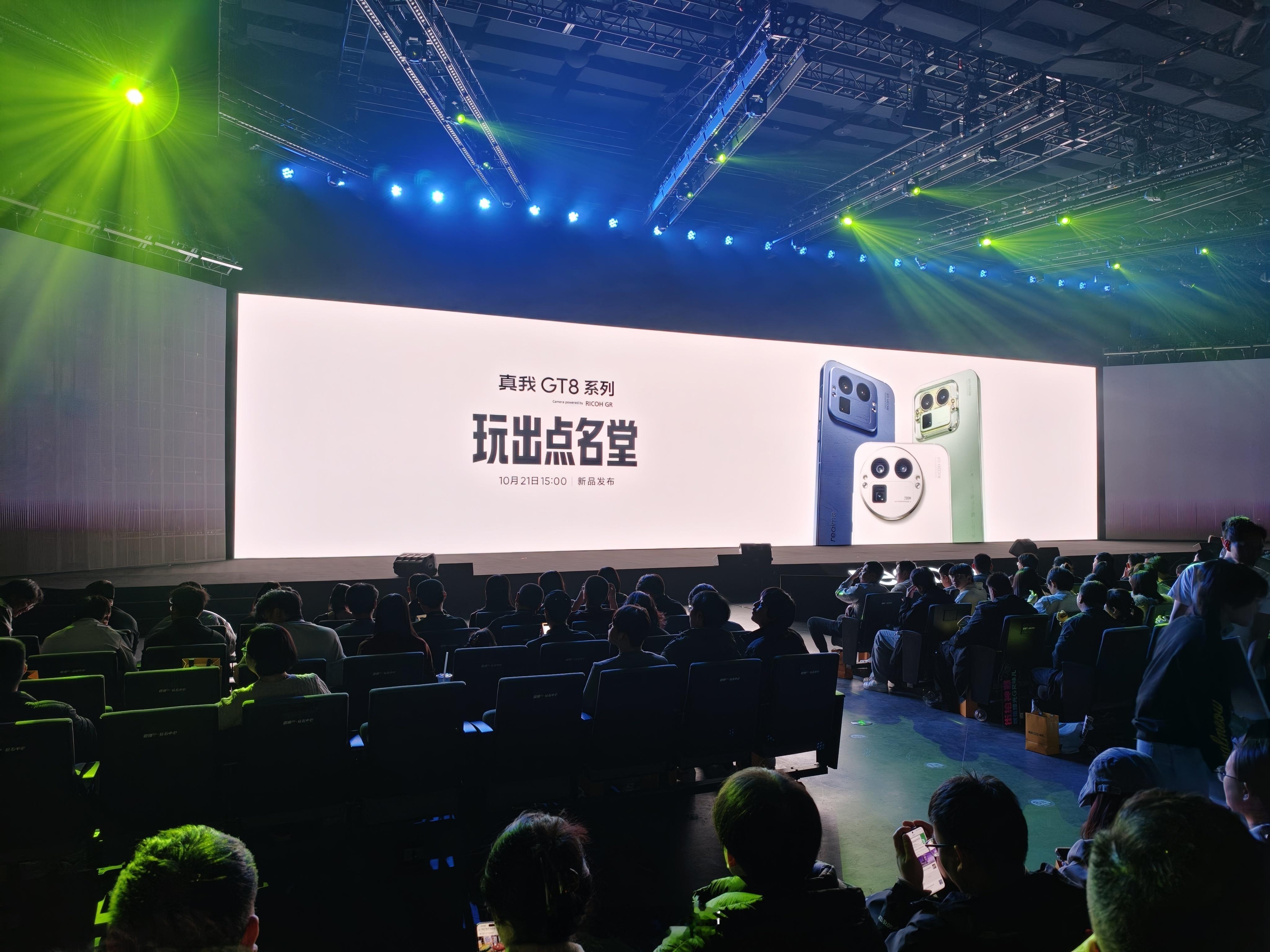 今天章若楠来，嘿嘿，你们羡慕我不[色] ​​​