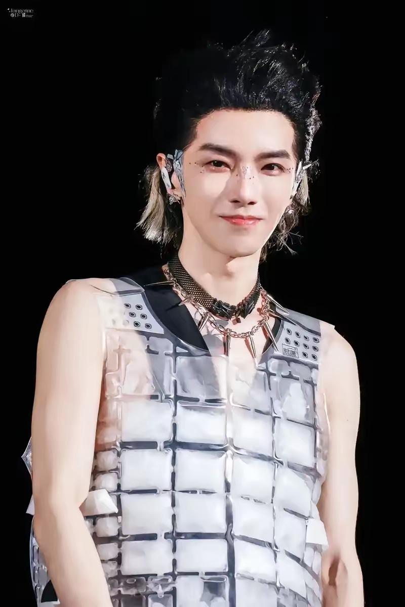 警惕！男人女性化正在死灰复燃，男不男女不女的它们真的会毁掉下一代的审美！
 
点