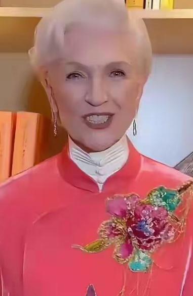 突发！世界首富马斯克的母亲梅耶，在社交媒体上公然表态：中国在公路、隧道、建筑、基