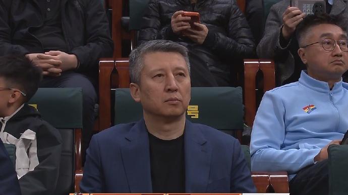 中国男篮主教练郭士强来到辽宁队主场考察，看到辽宁队手帝鄢手琦如此出色的状态，能不