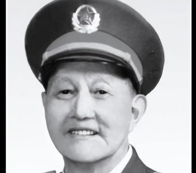 1936年，洪学智看上了女兵张文。谁知，张文却嫌弃洪学智满脸麻子，本想婉言谢绝，