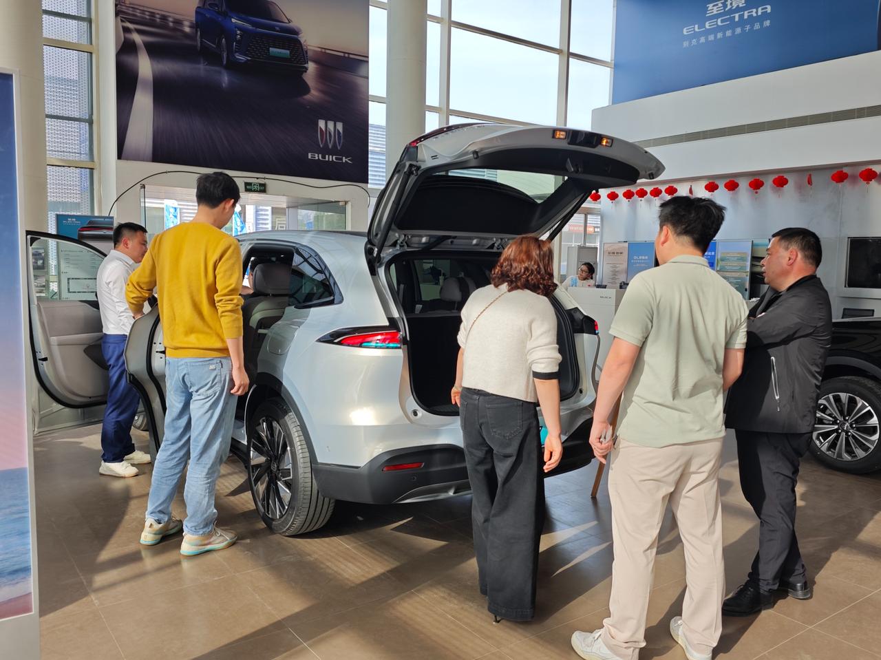 全系标配能像人一样思考的AI，这可能吗？定价16-21万的别克至境E7可以做到。