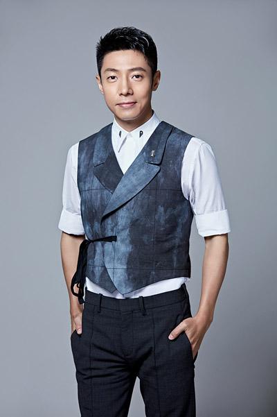 主持人撒贝宁说，当初是周星驰支持我读完了大学，他的名字就像一个神一样的存在，我当