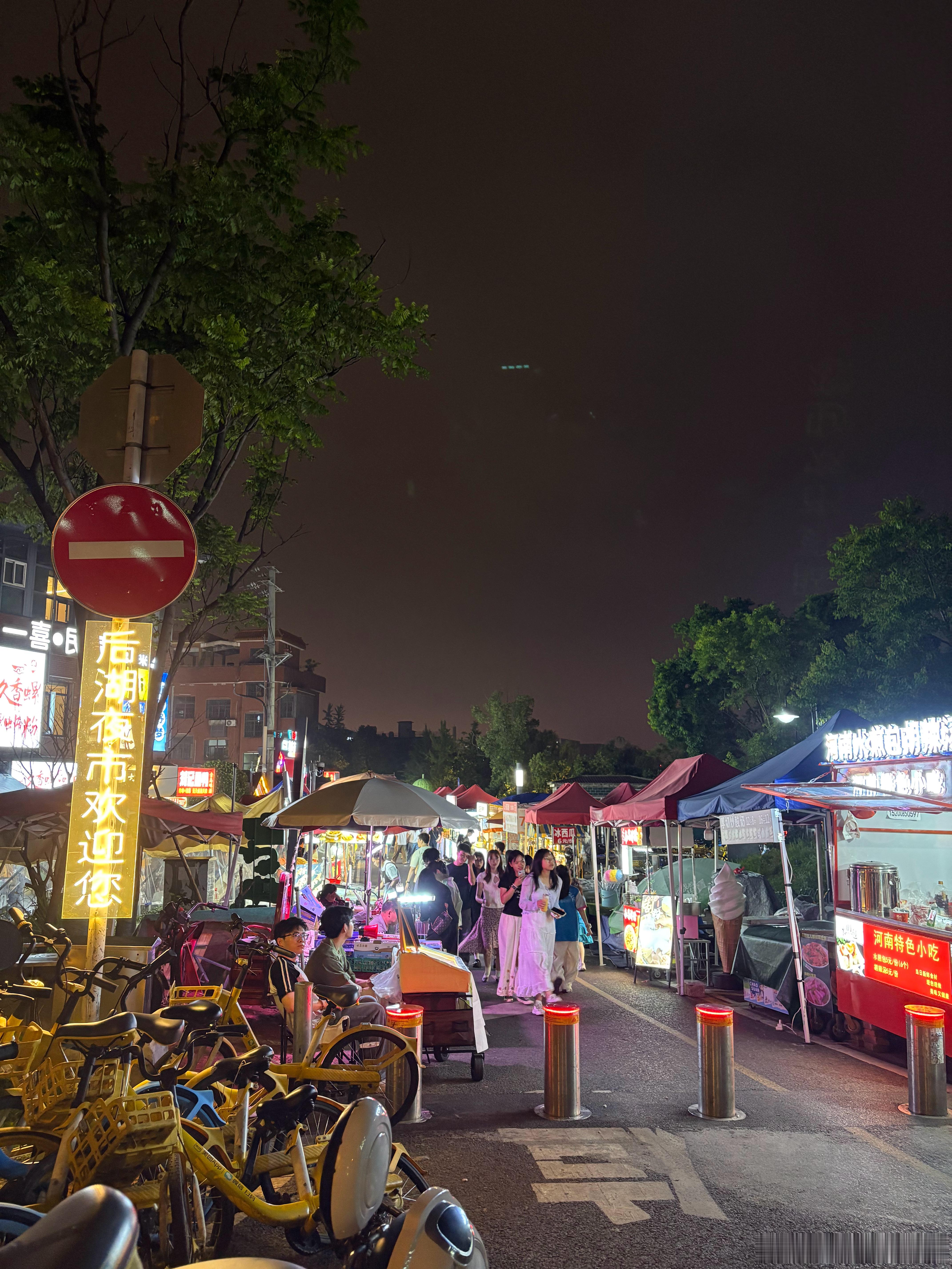 中年人的心酸：今天小幸运参加幼儿园组织的农场勇敢者之夜，第一次自己出去过夜。我就