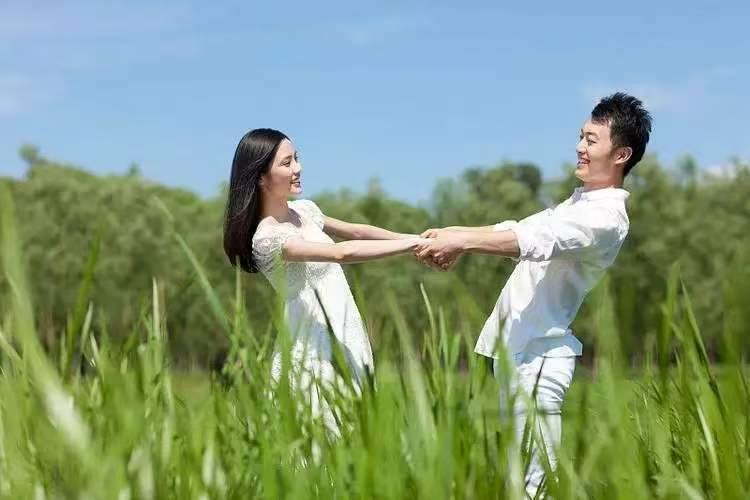 塞鸿秋·识良人
休听虚语甜言哄，
真心只在行行动。
时常体恤情偏重，
平生不做刁