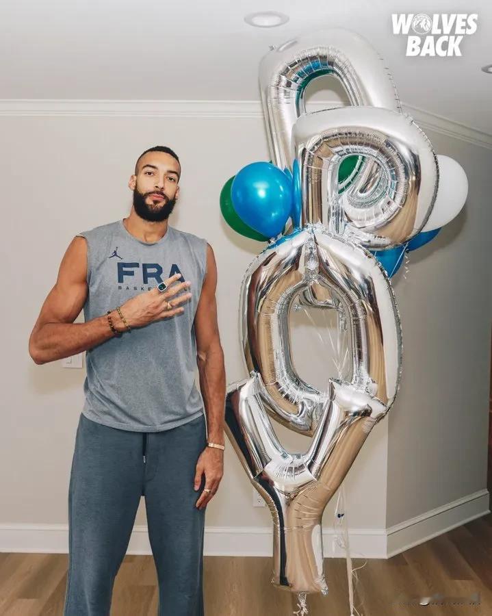 戈贝尔成为近期NBA的大赢家：球队在季后赛未尝一败，生活中喜得麟儿，而个人也如愿