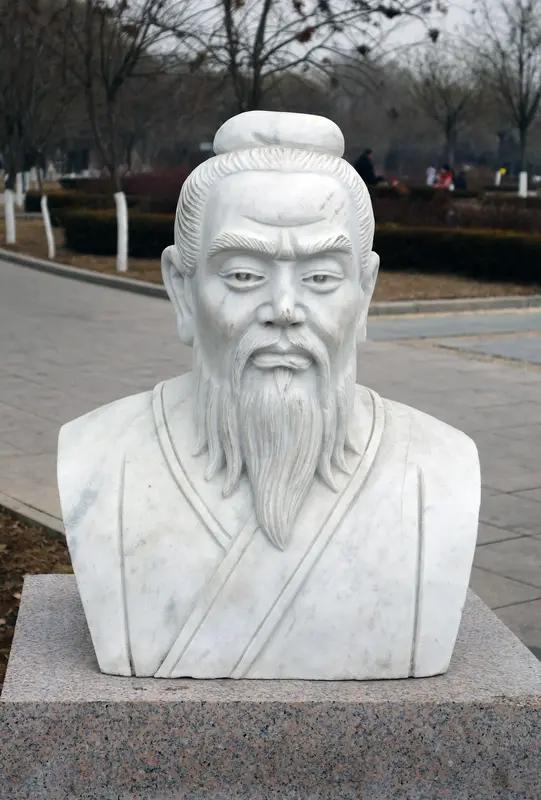 安徽历史名人众多，有十位堪称代表。
道家鼻祖老子李耳，生于安徽，其《道德经》影响