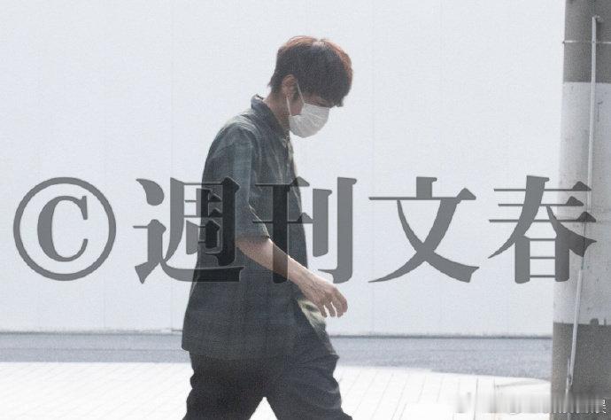 #中丸雄一婚内出轨##中丸雄一暂停工作# 据《周刊文春》，中丸雄一与女大学生在A