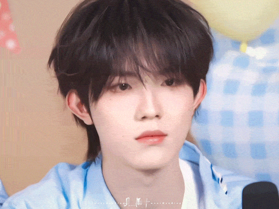 熬夜到现在还没睡，想念一块饼 