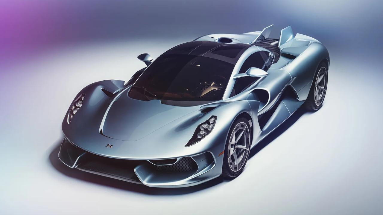 Hennessey Blackbird 刚亮相，反差感直接拉满。以往轩尼诗总给人