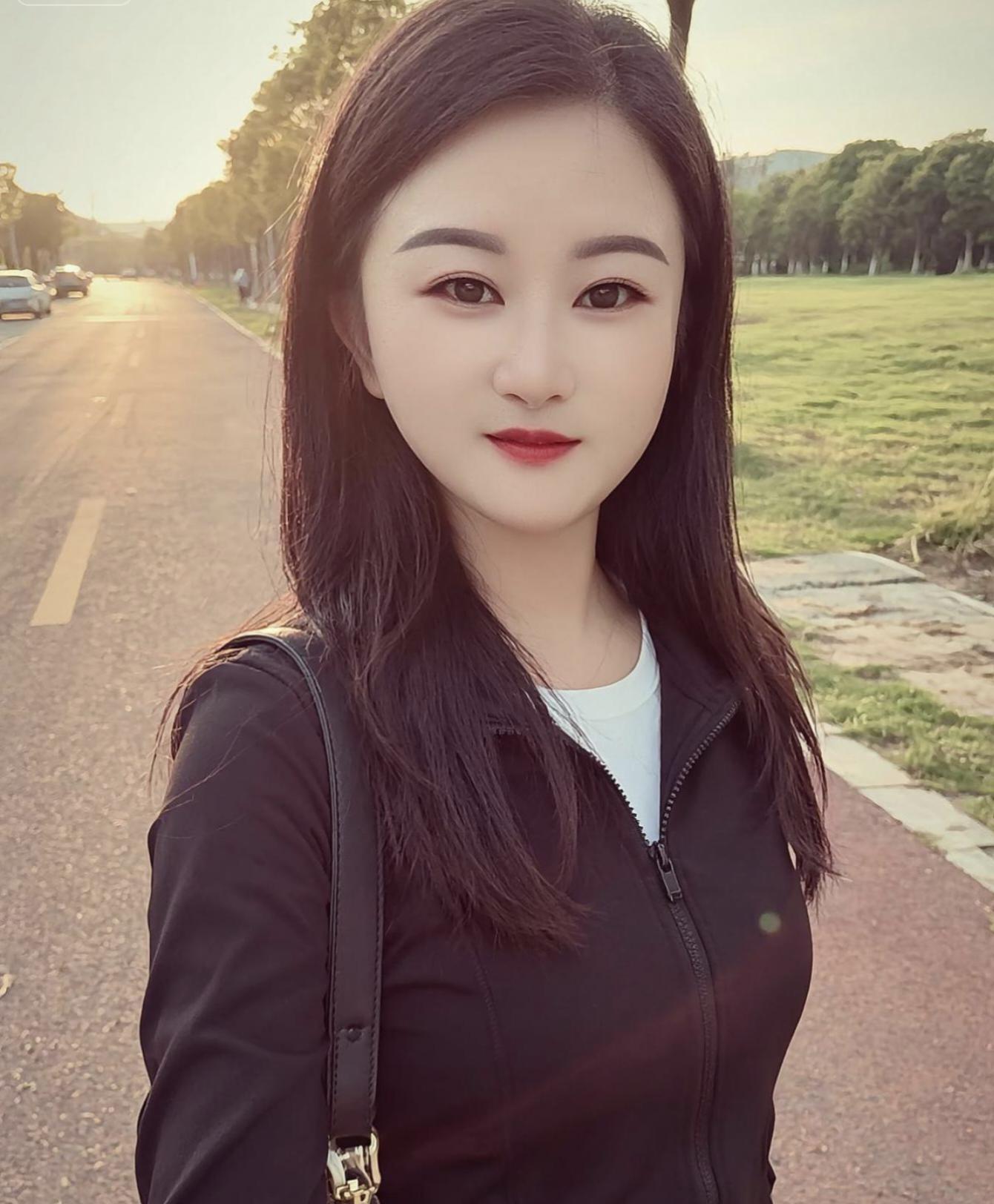 只是结了个婚，却仿佛尝遍了人间疾苦。本以为婚姻是温暖的避风港，结果发现...