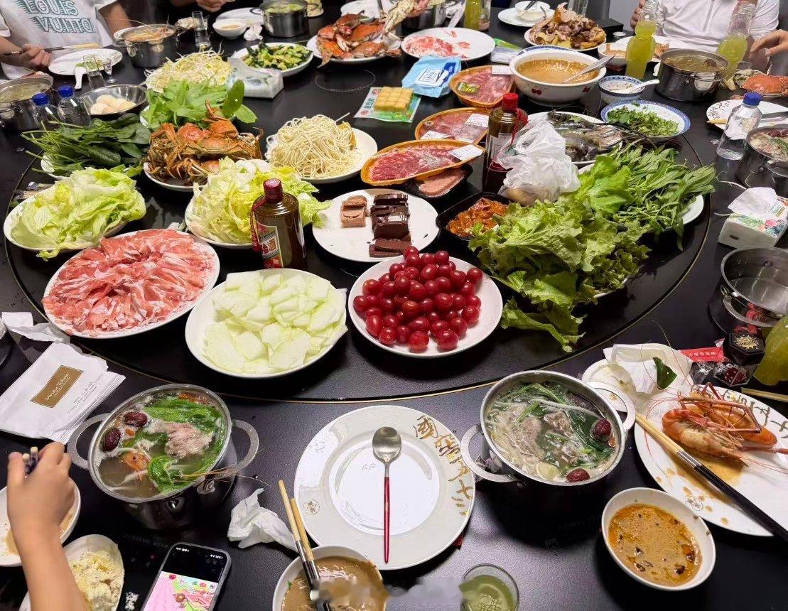 昨晚喝了四壶精品茅子，又断片了。。。。。从今天开始，继续恢复上半年戒酒状态，全身