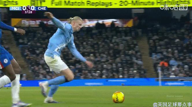 哈兰德打门有折射但还是被约根森扑出！！！曼城vs切尔西 英超联赛