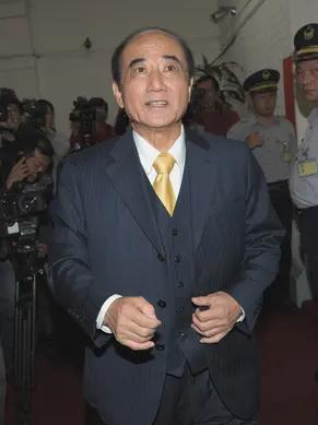 王金平又得到郑丽文的重用了，郑丽文叫王金平负责帮助台湾农渔产品销往大陆。
 
郭