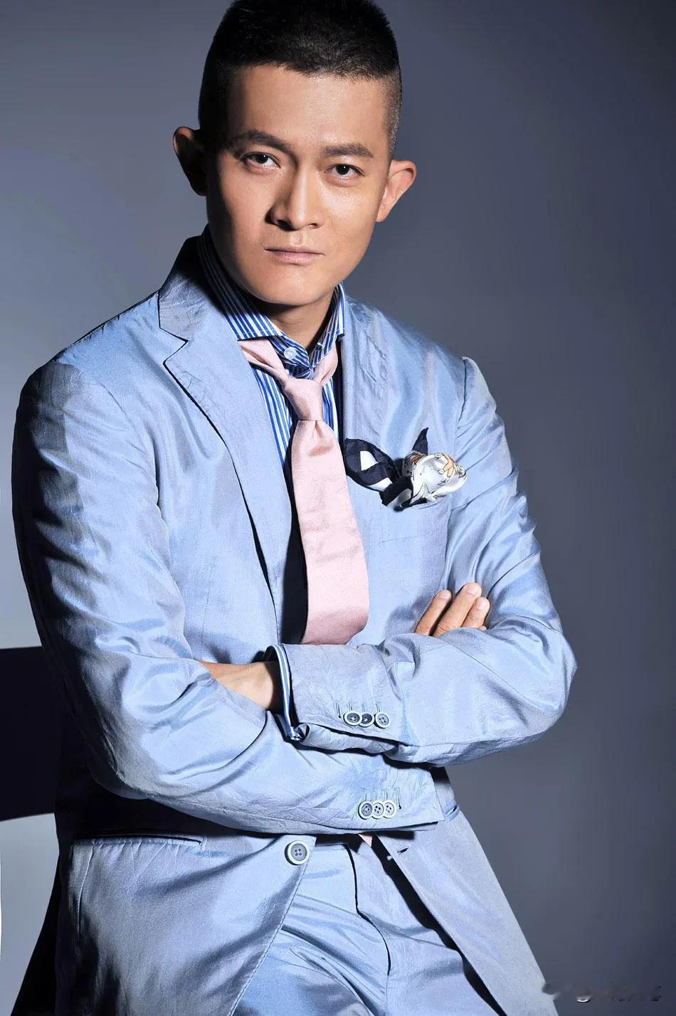 著名影视演员，实力派男神，杨志刚说：我和郭靖宇导演是亲兄弟，虽然不同姓，但是不影