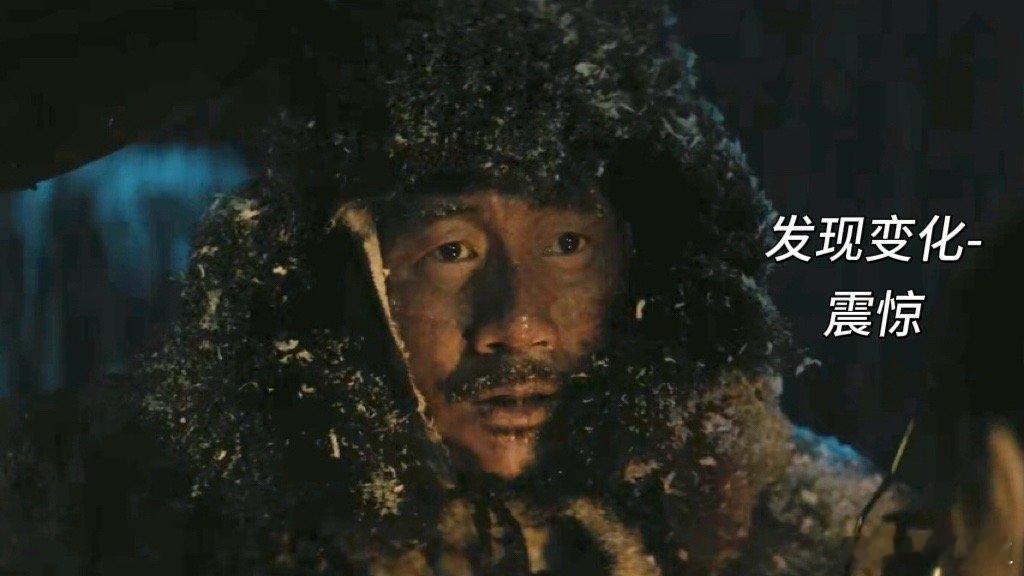 胡军眼含热泪这一段 胡军在《归队》里的哭戏太绝了！老山东冒雪回家，眼里的泪越积越