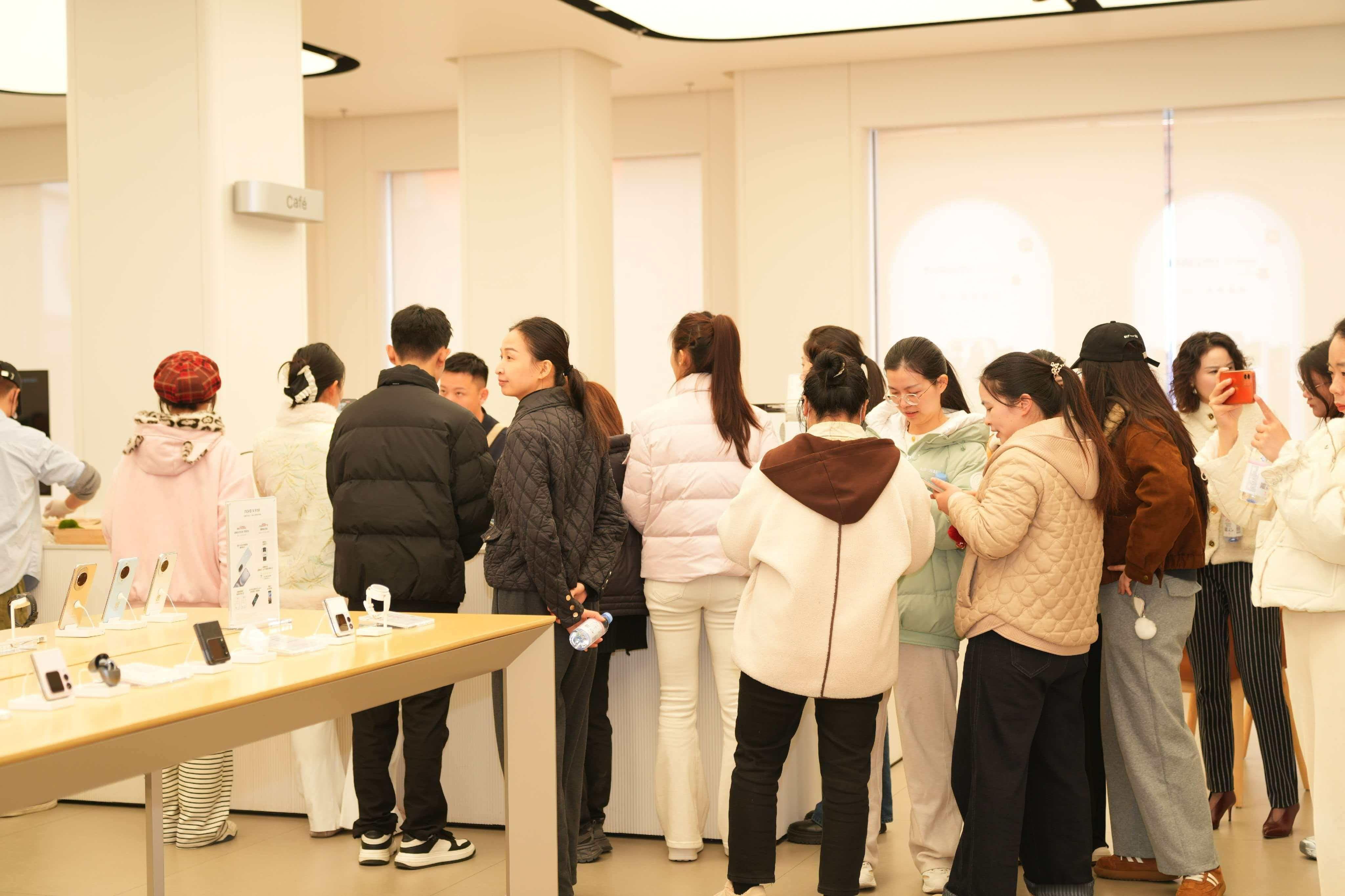 华为MateX7全色售罄华为MateX7再现抢购热潮华为Mate X7还是一如既