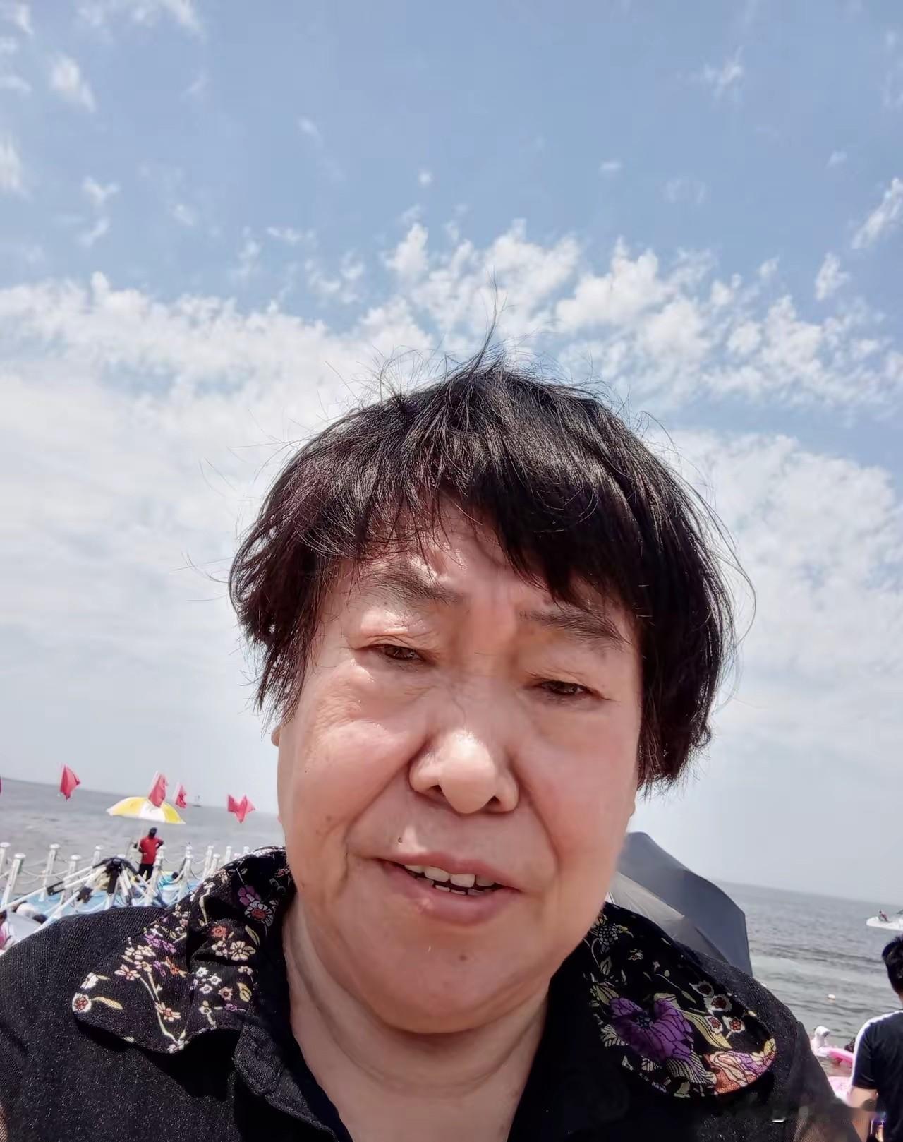 前年我刚73岁，邻居突然问我，你有80了吗？我心一沉，说:还没有。心想我刚问了她